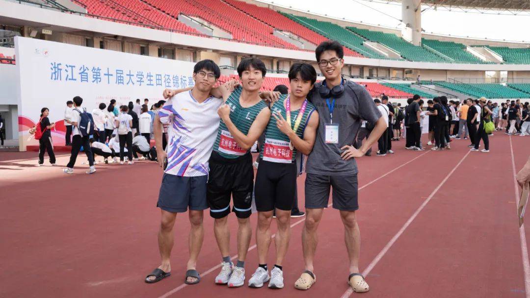 包含摩洛哥代表团在田径场上斩获佳绩的词条