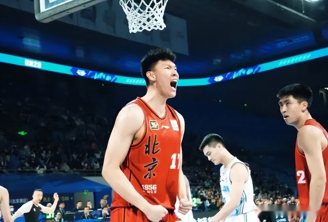 关于福建男篮灵活应变取得胜利，奠定胜利基础的信息