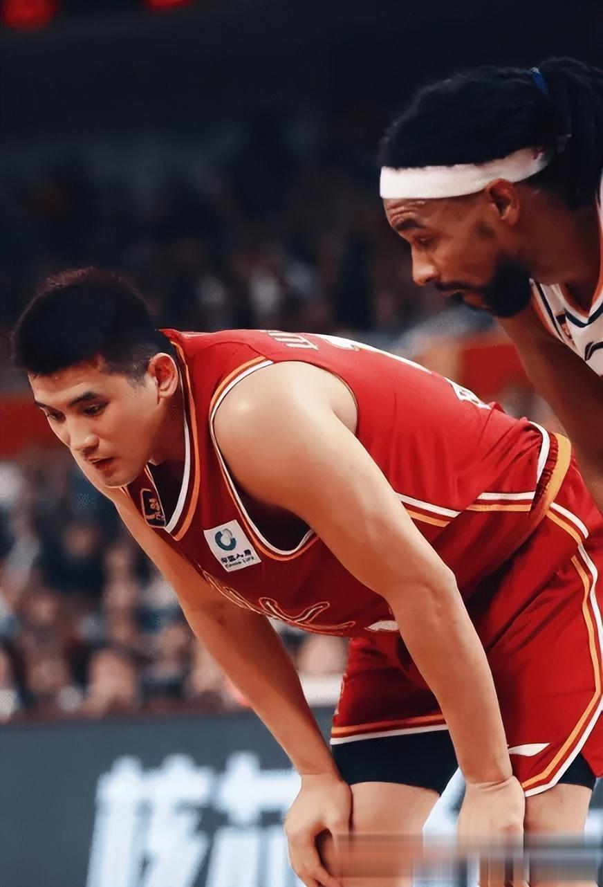 球队备战新赛季CBA联赛,全力以赴备战 球队备战新赛季CBA联赛,全力以赴备战