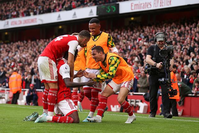 里昂中场传控精准,打破对手铁桶防线的简单介绍 里昂中场传控精准,打破对手铁桶防线的简单介绍