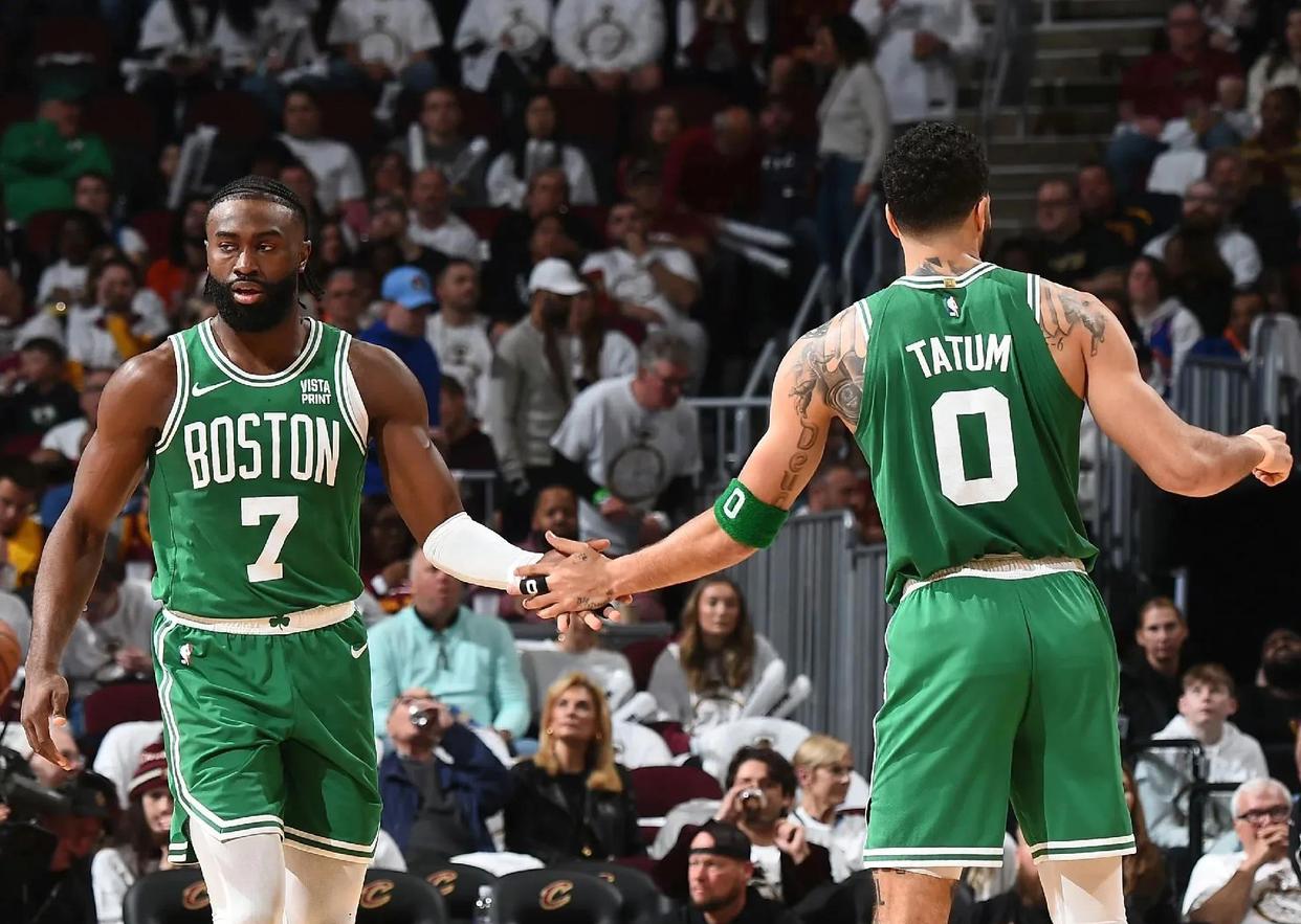 三亿体育体育在线登录-包含灰熊比超前，波波维奇带领绿军不惧风雨的词条