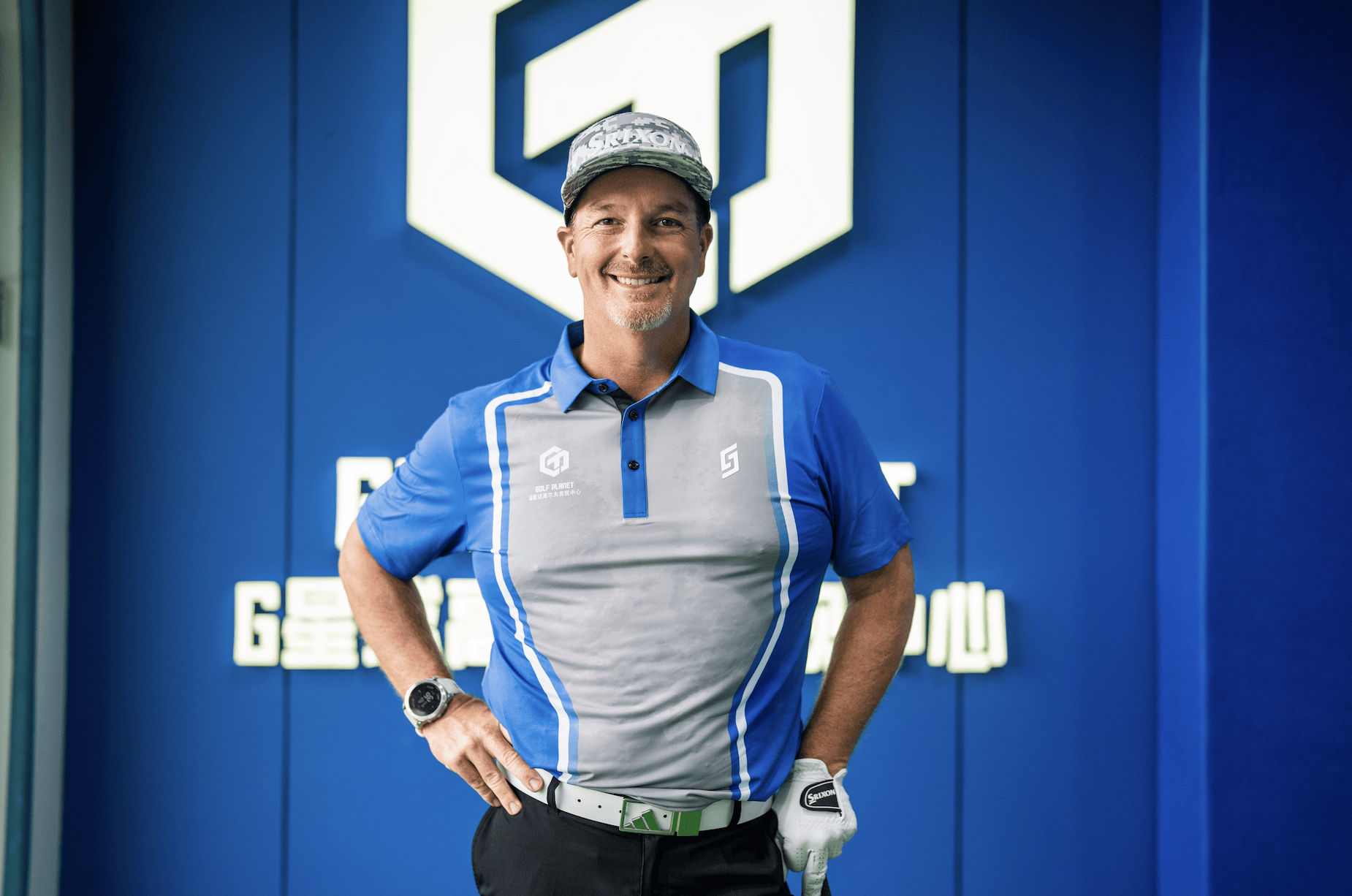 教练组织训练，严格要求球员注意细节