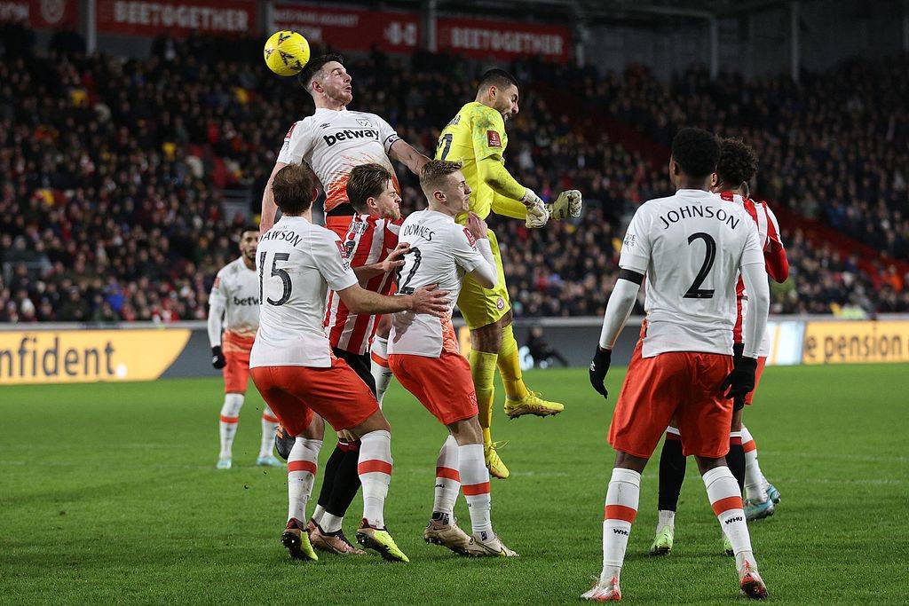 埃弗顿大胜伯恩茅斯，重掌前四位置的简单介绍