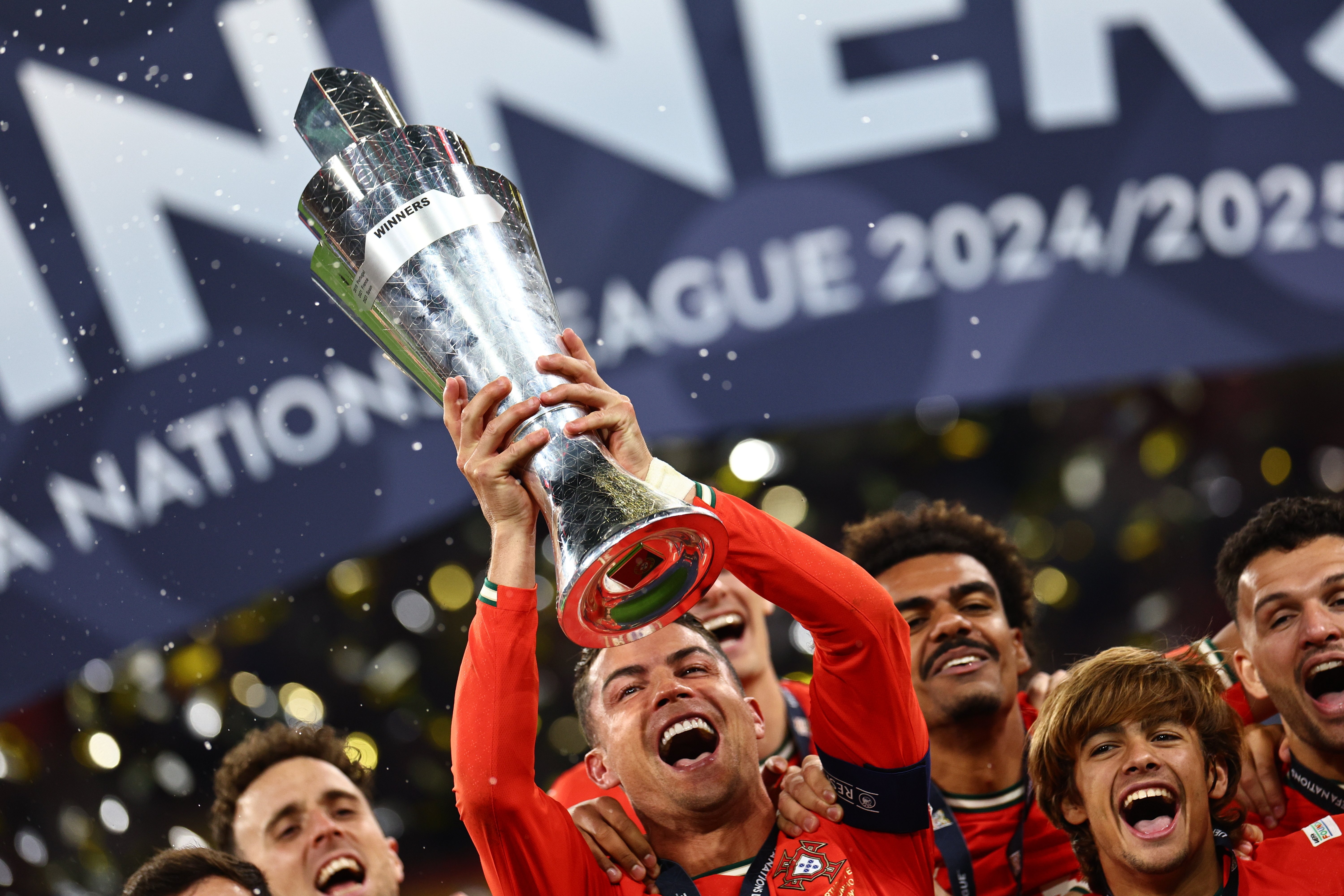 三亿体育体育官方入口-欧洲国家赛场激烈进行，球队斗志昂扬的简单介绍