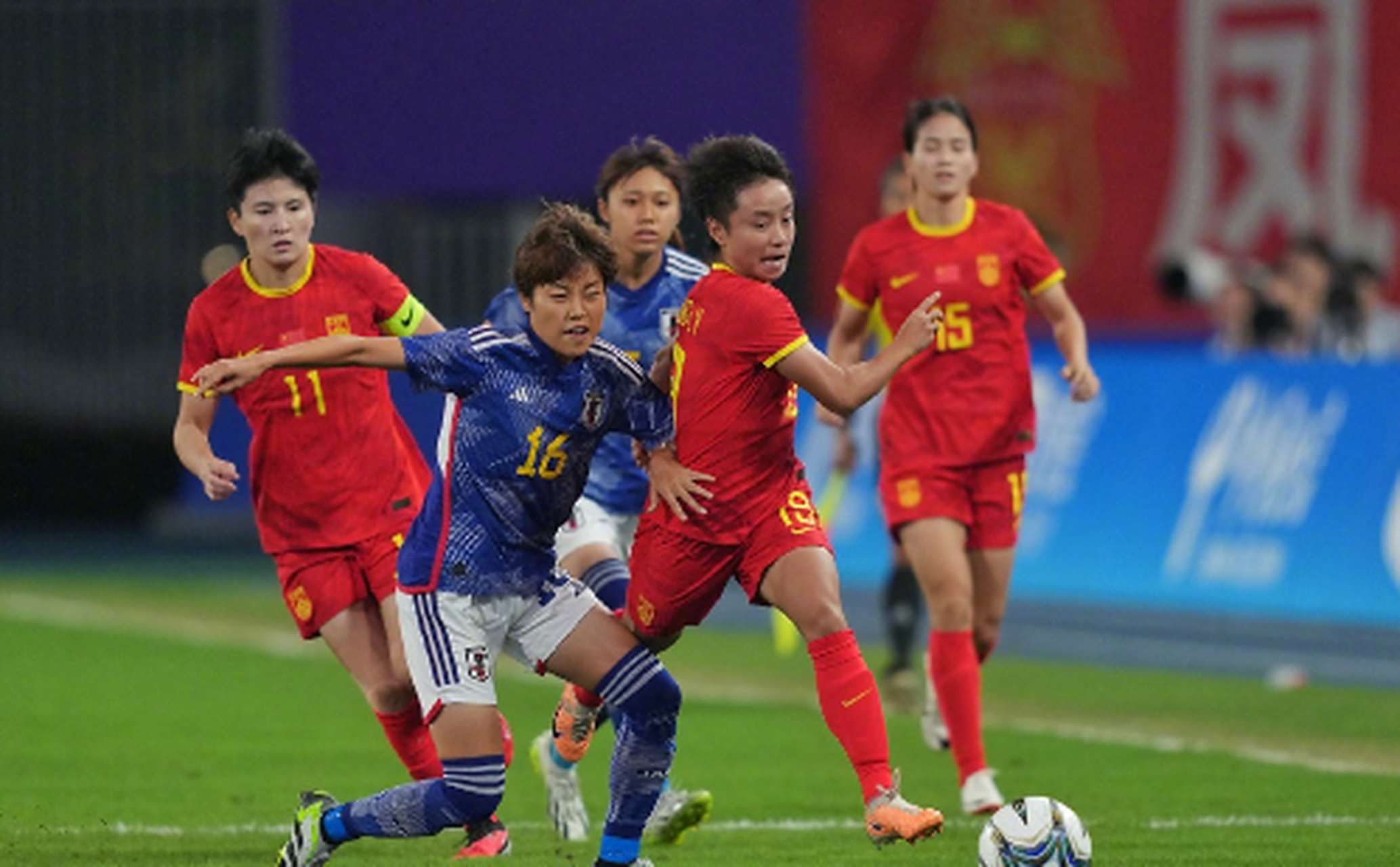 包含历史性胜利:女足队员奋力拼搏,成功逆转比赛的词条 包含历史性胜利:女足队员奋力拼搏,成功逆转比赛的词条