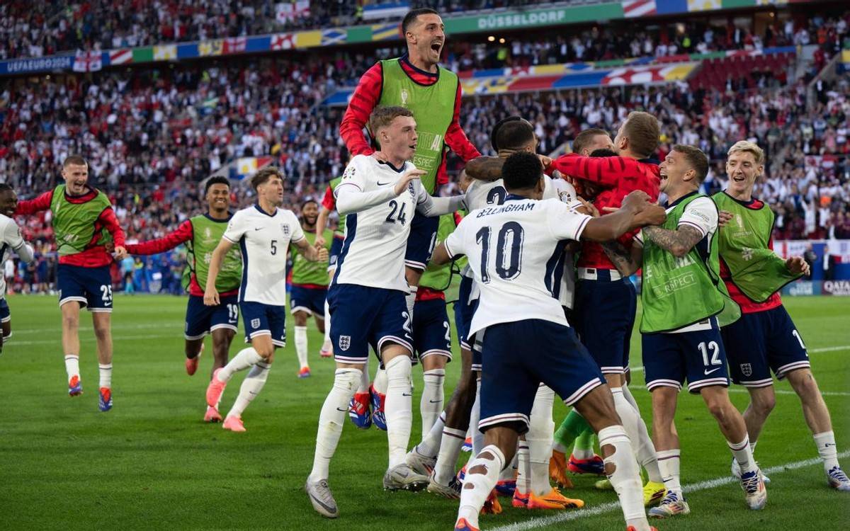 英格兰队大胜,提前进入淘汰赛阶段 英格兰队大胜,提前进入淘汰赛阶段