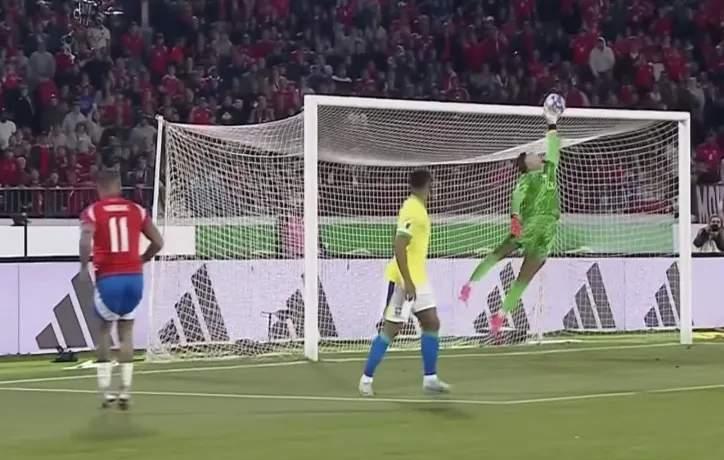 智利球队艰难晋级,全队庆祝胜利 智利球队艰难晋级,全队庆祝胜利