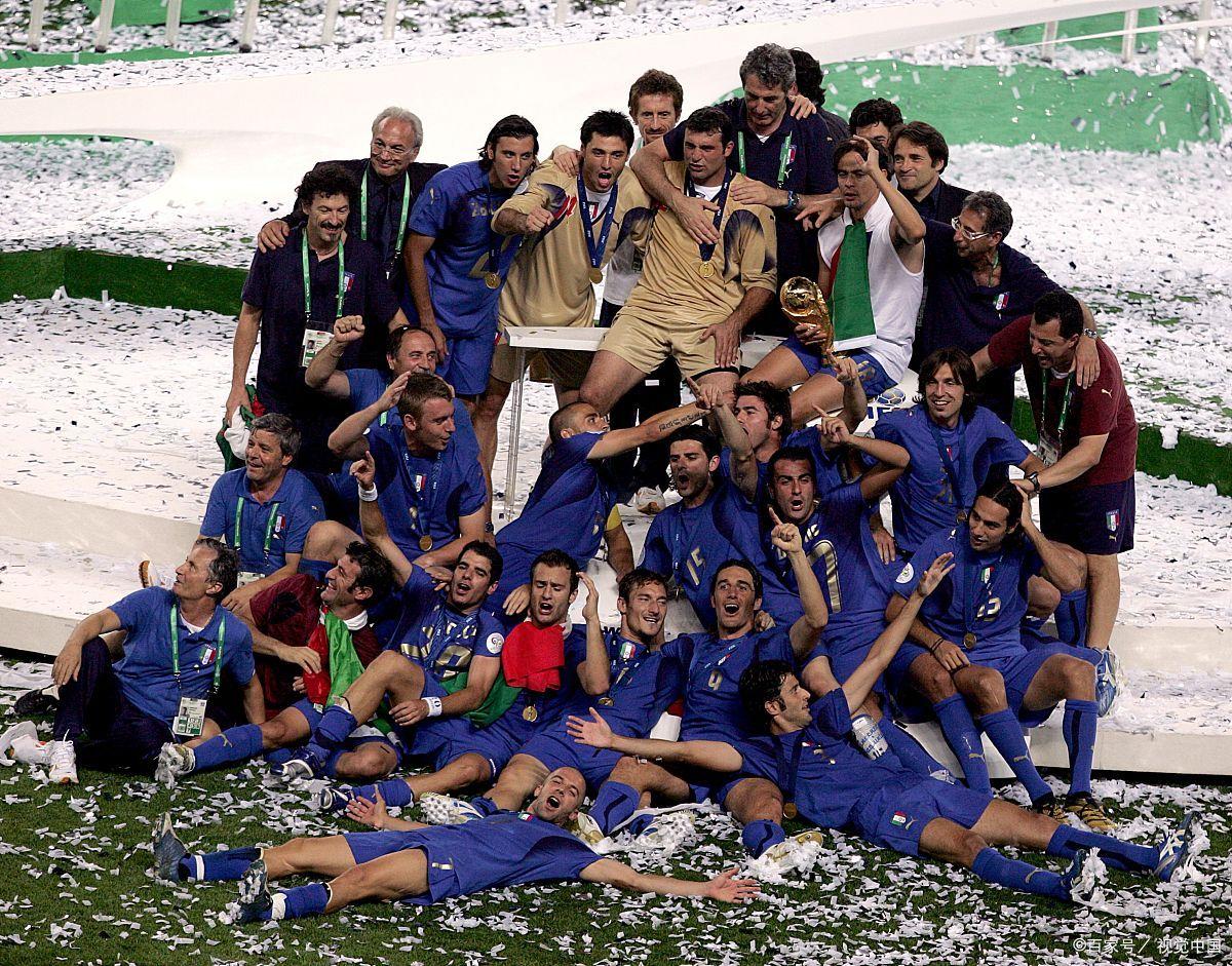 智利球队艰难晋级,全队庆祝胜利 智利球队艰难晋级,全队庆祝胜利