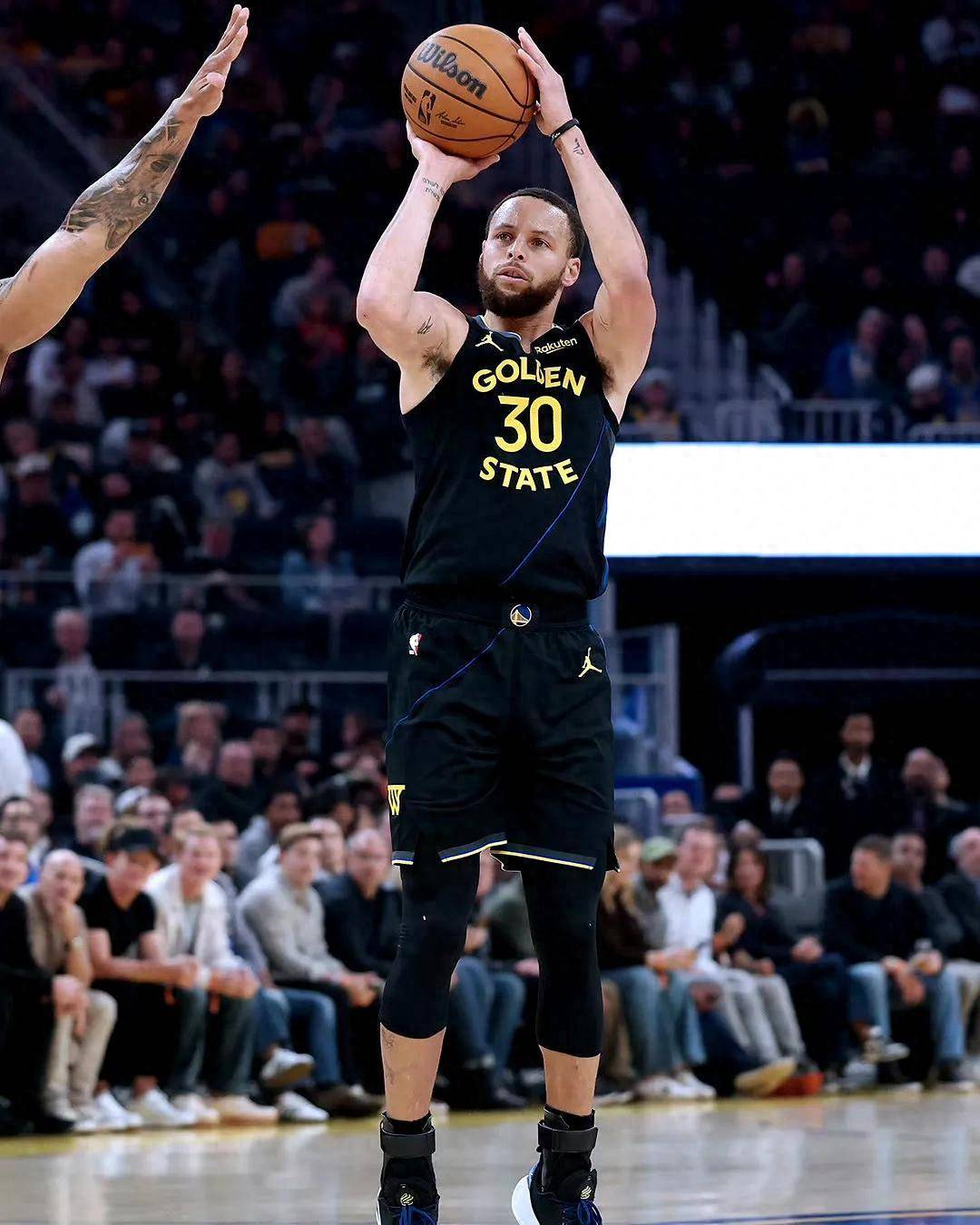 三亿体育体育网站-勇士大比分战胜森林狼，库里砍下30分