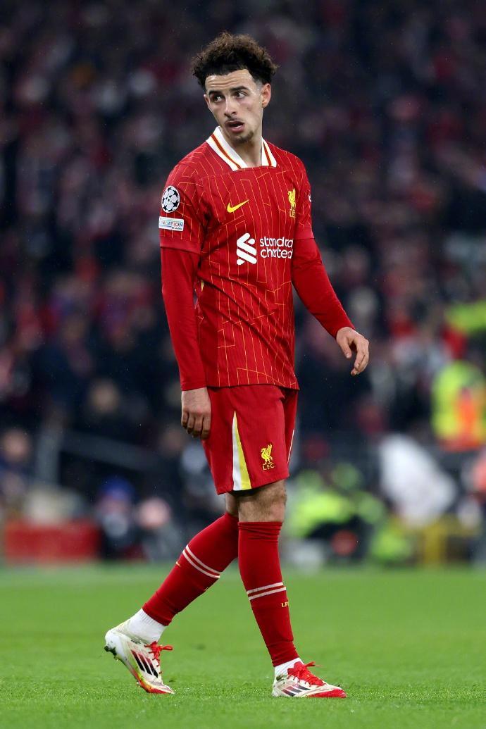 三亿体育体育直播-关于利物浦防守漏洞暴露，主帅或将进行战术调整的信息