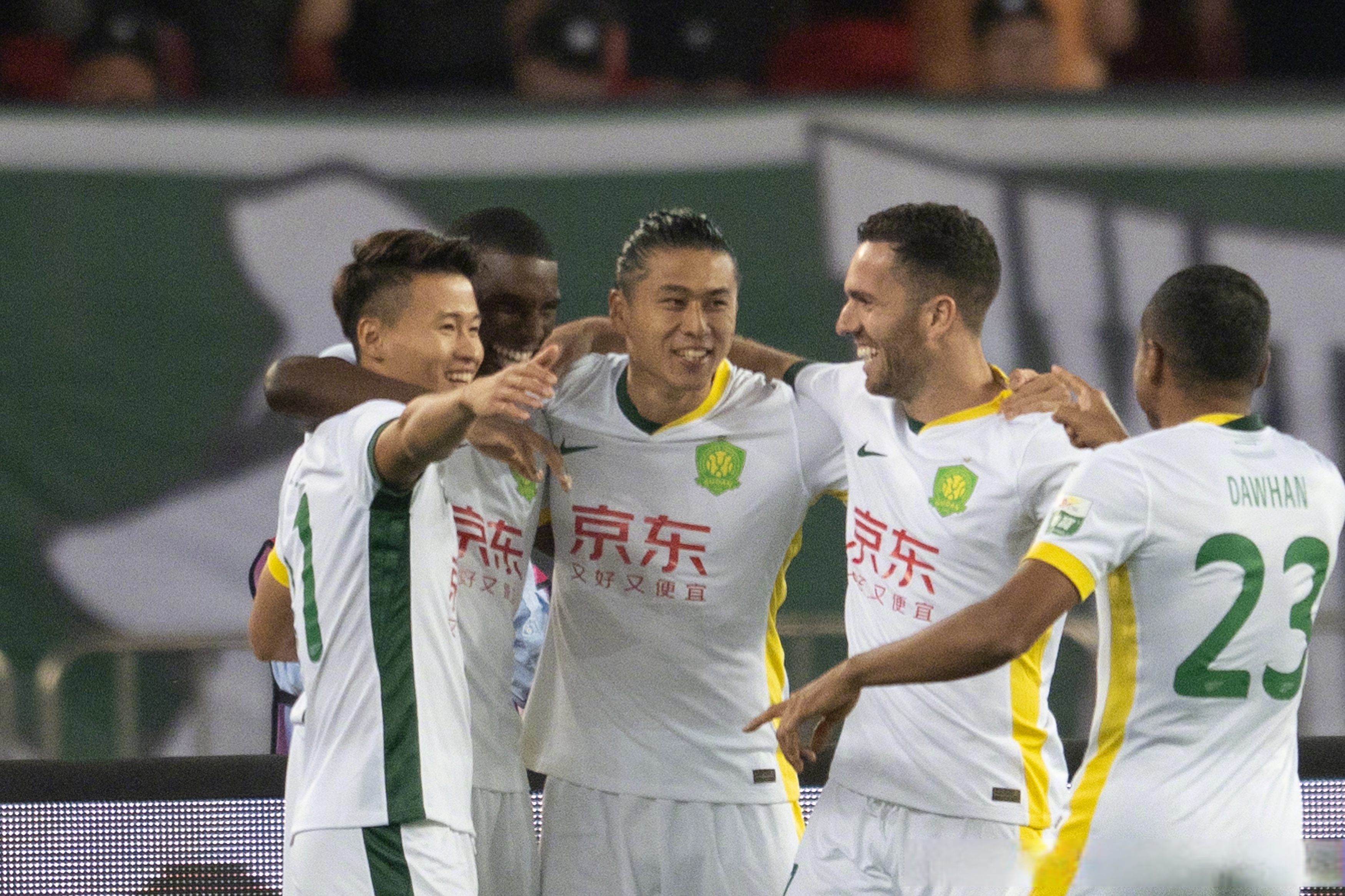 关于国安客场战平泰达，稳固联赛领先地位的信息